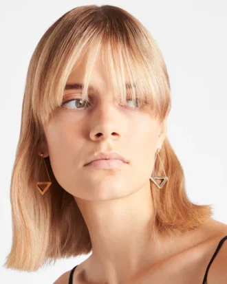 Věčné zlaté náušnice s výřezem ze žlutého zlata s diamanty