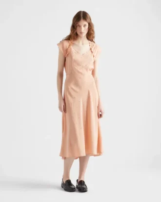 Vyšívané šaty z habutai hedvábí ve vintage stylu